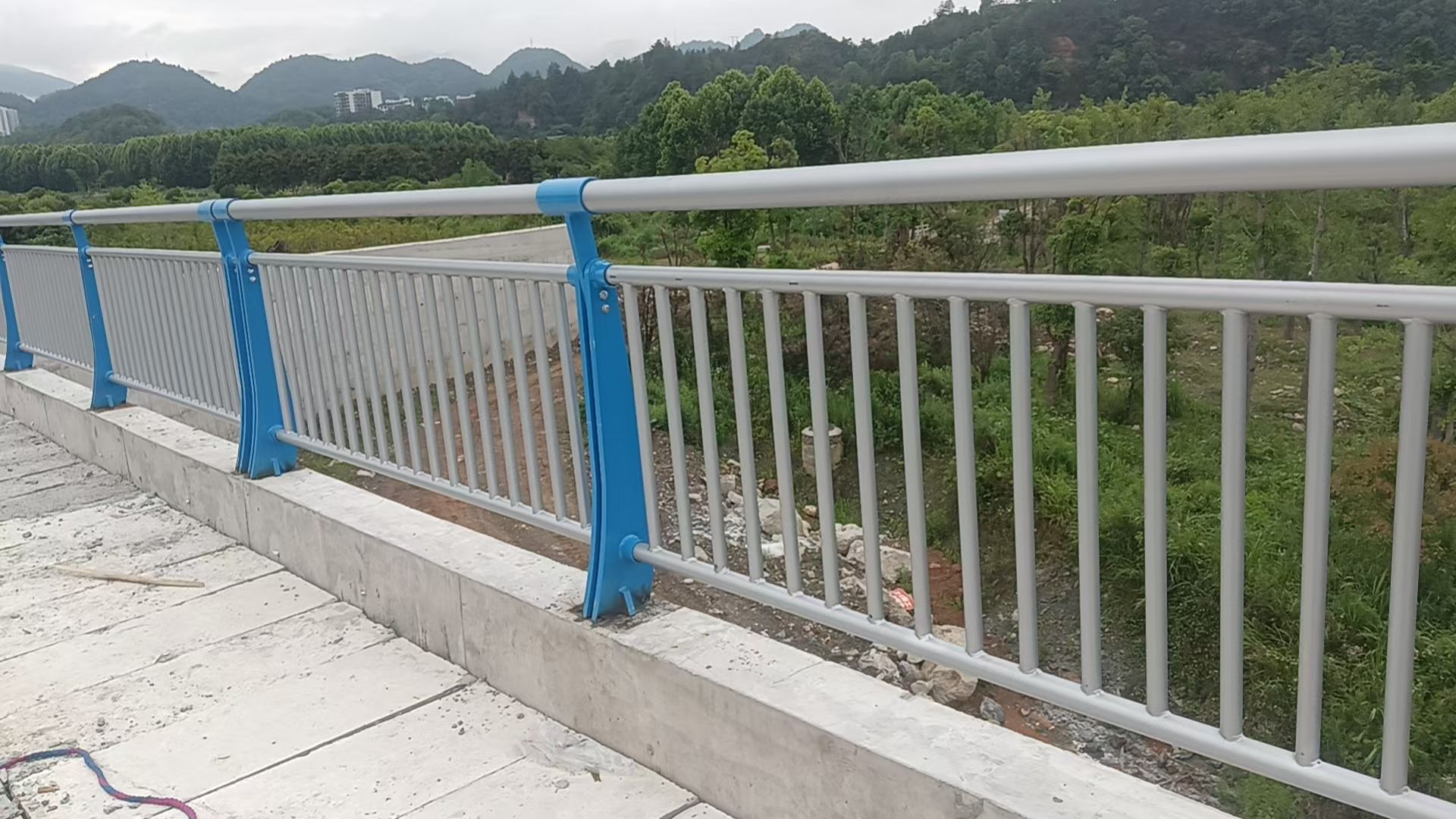 周口市不锈钢栏杆河道护栏 - 价格